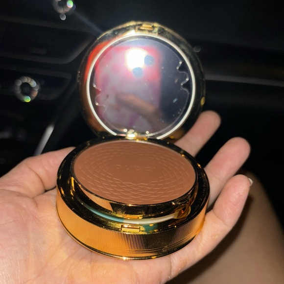 Gucci bronzing powder 🩵🩵🩵🩵 - Picture 2 of 6